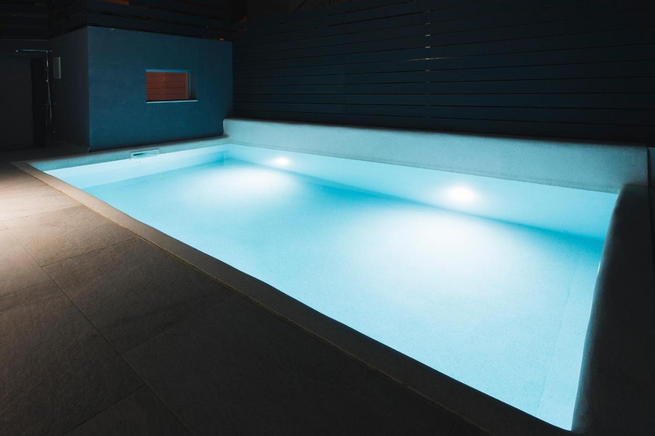 Villa Magna - Seaside Villa With Pool And Sauna 特罗吉尔 外观 照片